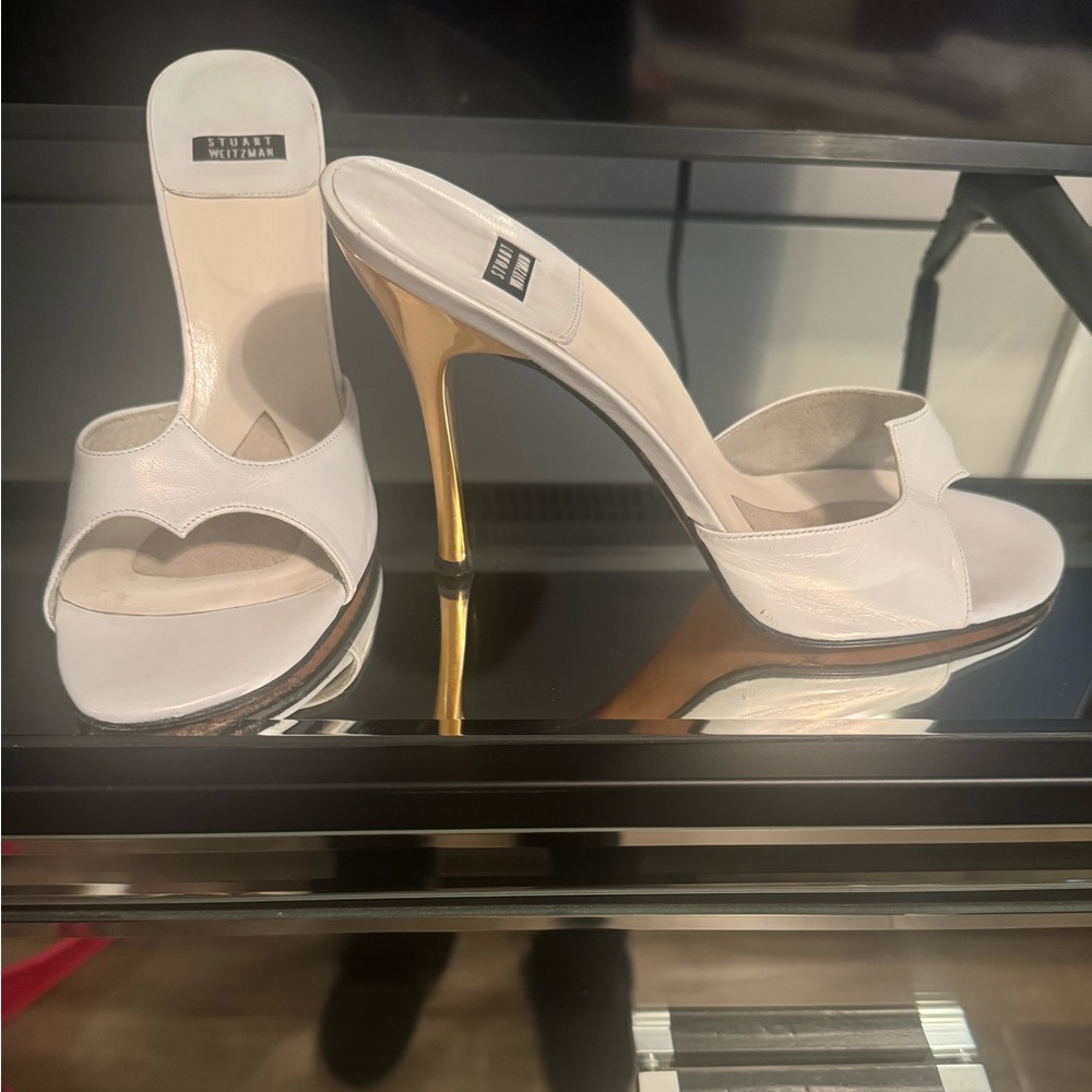 Stuart Weitzman White Leather Sandals w/Gold Accent marked 7.5.